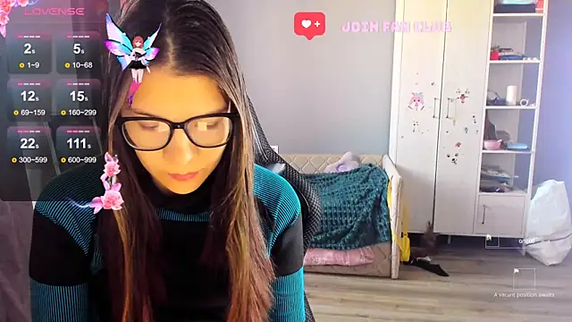 Snapshot of MollyLollipop chatting on 10/17/25, 04:27 MollyLollipop online show from 10/17/25, 04:27