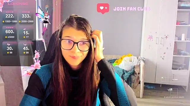 Snapshot of MollyLollipop chatting on 10/10/25, 04:24 MollyLollipop online show from 10/10/25, 04:24