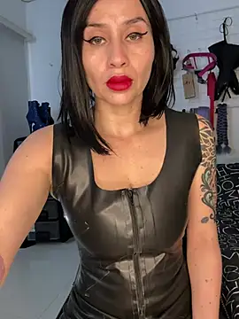 Snapshot of mylatexpleasure chatting on 07/27/26, 07:32 mylatexpleasure online show from 07/27/26, 07:32