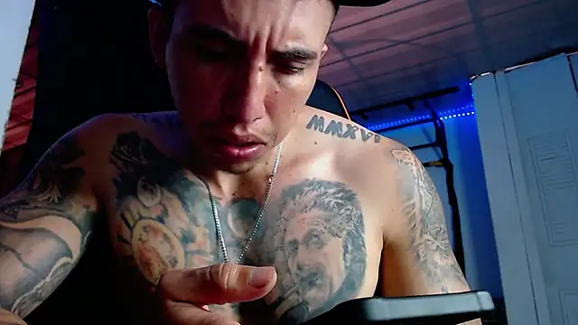 Snapshot of Adam_Hudsond chatting on 04/16/26, 02:29 Adam Hudsond online show from 04/16/26, 02:29