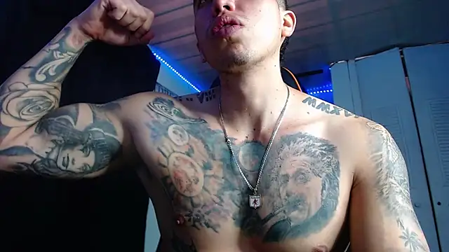 Snapshot of Adam_Hudsond chatting on 03/18/26, 01:02 Adam Hudsond online show from 03/18/26, 01:02