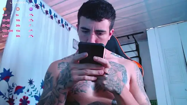 Snapshot of Adam_Hudsond chatting on 03/09/26, 01:03 Adam Hudsond online show from 03/09/26, 01:03