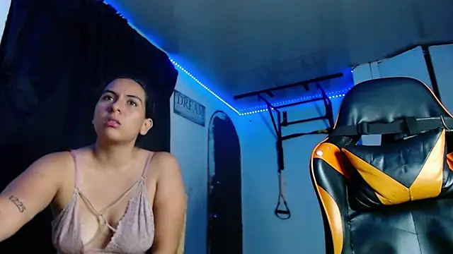 Snapshot of Adam_Hudsond chatting on 04/01/26, 04:14 Adam Hudsond online show from 04/01/26, 04:14