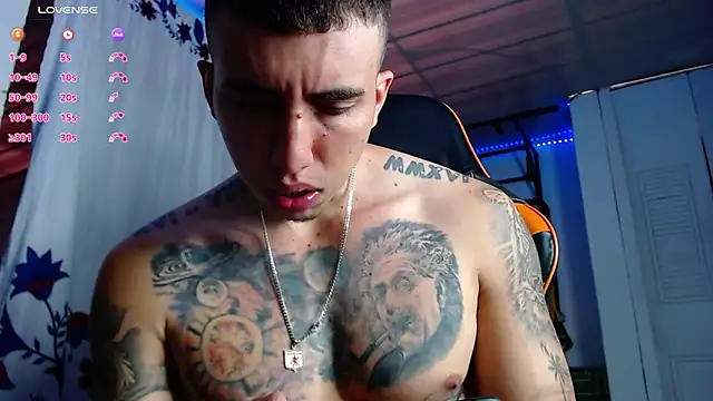 Snapshot of Adam_Hudsond chatting on 03/13/26, 01:16 Adam Hudsond online show from 03/13/26, 01:16