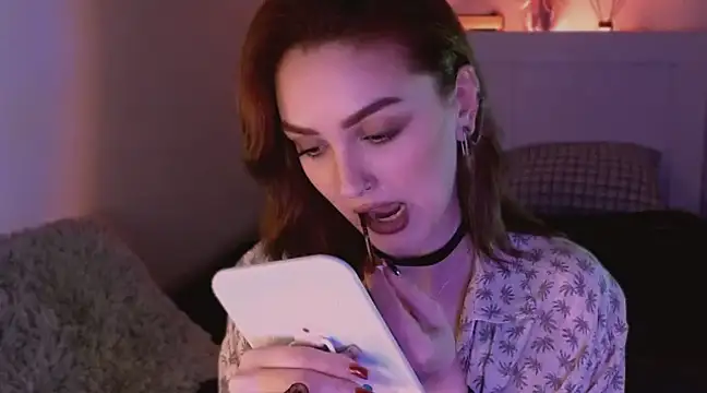 Snapshot of LilyFarey chatting on 12/19/24, 05:08 LilyFarey online show from 12/19/24, 05:08