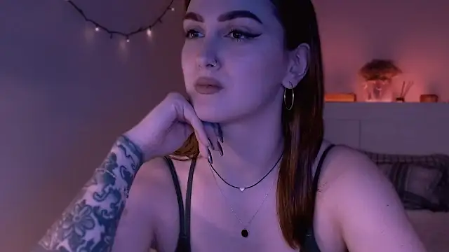 Snapshot of LilyFarey chatting on 01/18/25, 09:24 LilyFarey online show from 01/18/25, 09:24