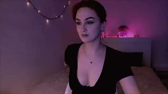Snapshot of LilyFarey chatting on 02/14/25, 08:05 LilyFarey online show from 02/14/25, 08:05