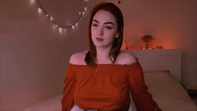 Snapshot of LilyFarey chatting on 03/07/25, 06:43 LilyFarey online show from 03/07/25, 06:43