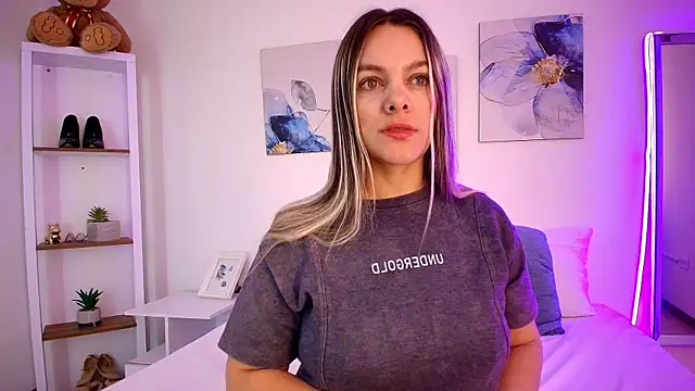 Isabella Harley online show from 06/15/26, 01:44
