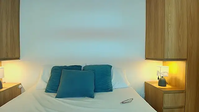 Isabella Harley online show from 12/22/25, 03:34