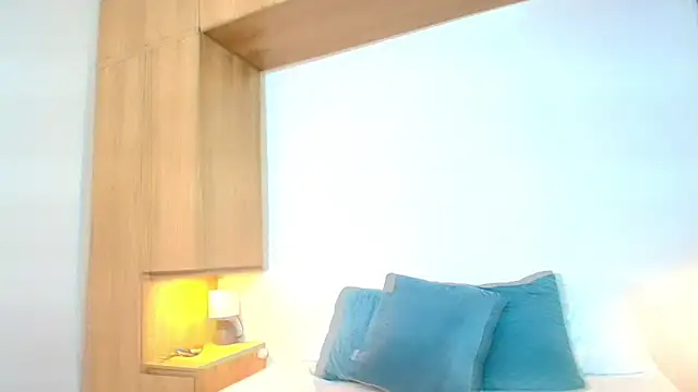 Isabella Harley online show from 10/28/25, 02:16