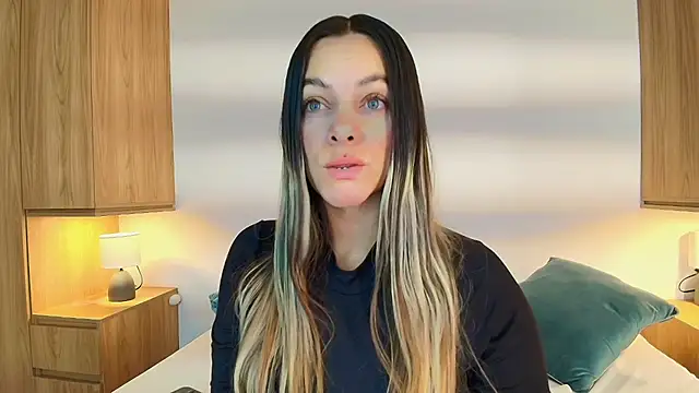 Isabella Harley online show from 11/27/25, 01:55