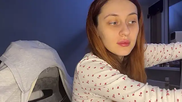 Uniarten online show from 12/15/25, 06:25