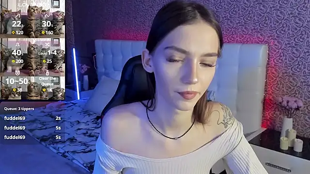 Snapshot of SophieCatty chatting on 02/06/25, 10:04 SophieCatty online show from 02/06/25, 10:04