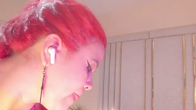 Snapshot of Saekohofman chatting on 02/17/26, 04:10 Saekohofman online show from 02/17/26, 04:10