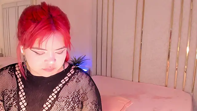 Snapshot of Saekohofman chatting on 02/27/26, 04:12 Saekohofman online show from 02/27/26, 04:12