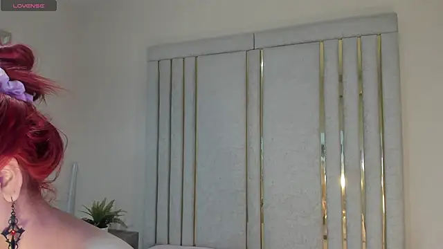 Snapshot of Saekohofman chatting on 02/19/26, 04:09 Saekohofman online show from 02/19/26, 04:09