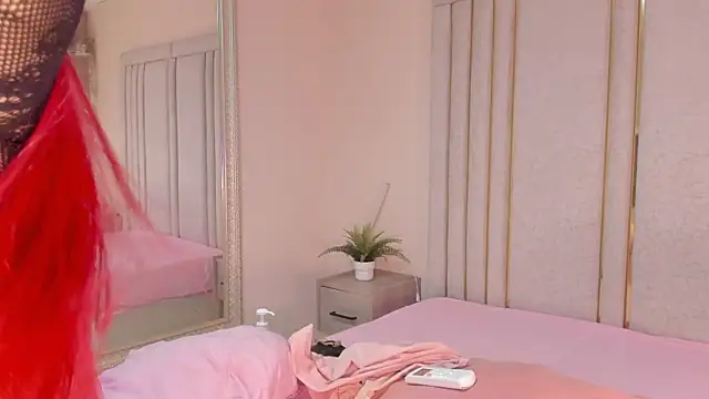 Snapshot of Saekohofman chatting on 02/21/26, 04:14 Saekohofman online show from 02/21/26, 04:14