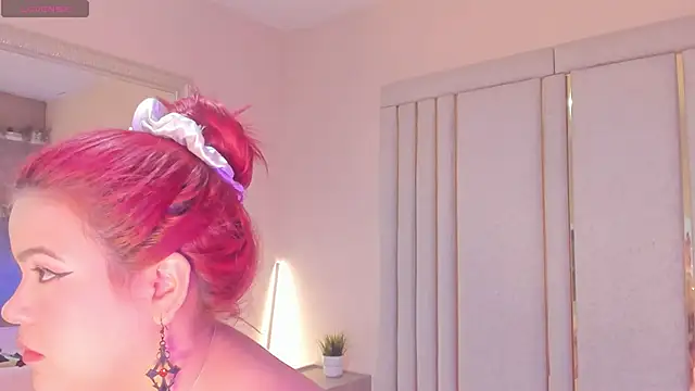 Snapshot of Saekohofman chatting on 01/14/26, 04:16 Saekohofman online show from 01/14/26, 04:16