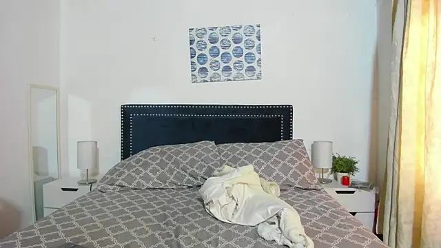 Snapshot of ZulyMichels chatting on 04/13/26, 12:31 ZulyMichels online show from 04/13/26, 12:31