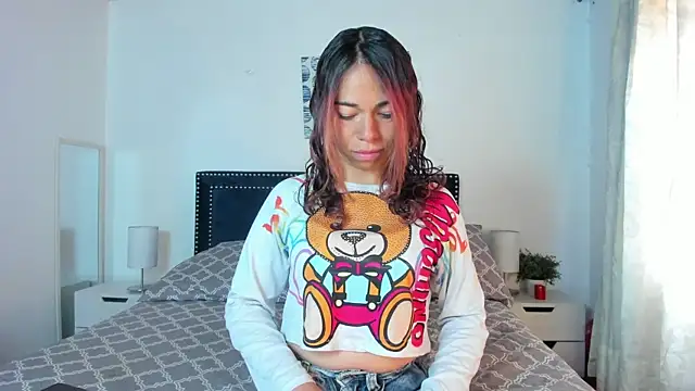 Snapshot of ZulyMichels chatting on 03/25/26, 12:37 ZulyMichels online show from 03/25/26, 12:37