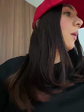 Snapshot of marcimaa chatting on 01/19/25, 06:43 marcimaa online show from 01/19/25, 06:43