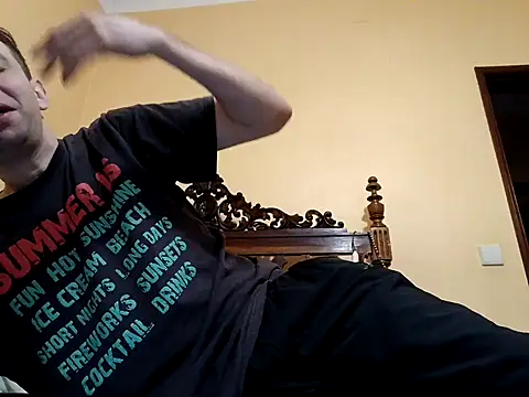 White rabbit  online show from 11/12/25, 10:19