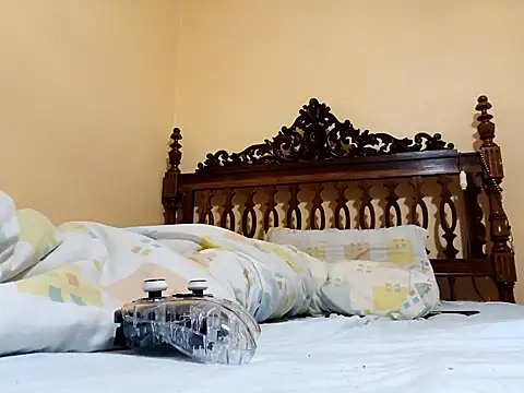 White rabbit  online show from 11/08/25, 12:47