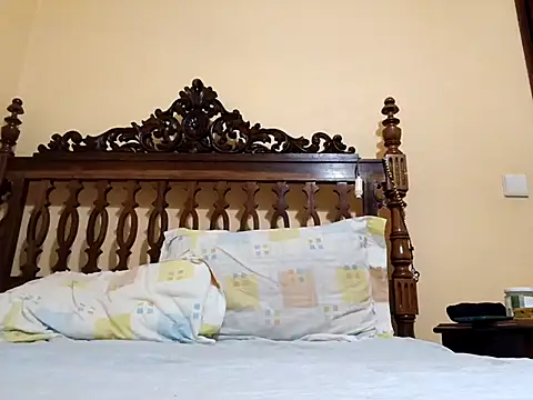 White rabbit  online show from 11/23/25, 05:34