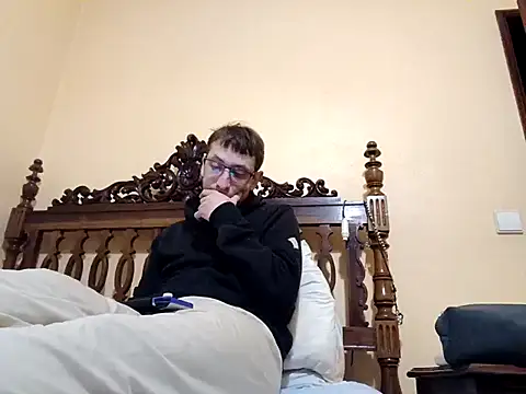 White rabbit  online show from 11/25/25, 05:57