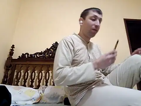 White rabbit  online show from 11/22/25, 10:19