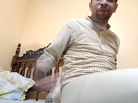 White rabbit  online show from 12/01/25, 07:59