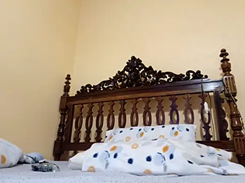 White rabbit  online show from 12/18/25, 03:38