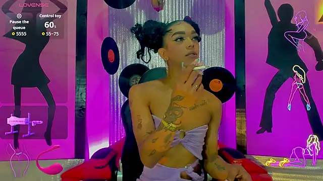 nickyminach  online show from 10/27/25, 07:15