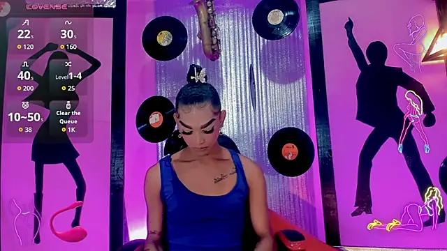 nickyminach  online show from 10/30/25, 07:11