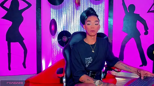 nickyminach  online show from 03/24/26, 06:13