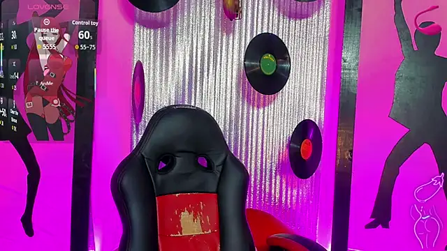 nickyminach  online show from 04/08/26, 07:37