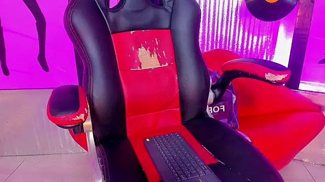 nickyminach  online show from 03/31/26, 07:38