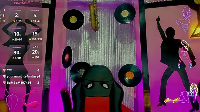 nickyminach  online show from 10/25/25, 07:25