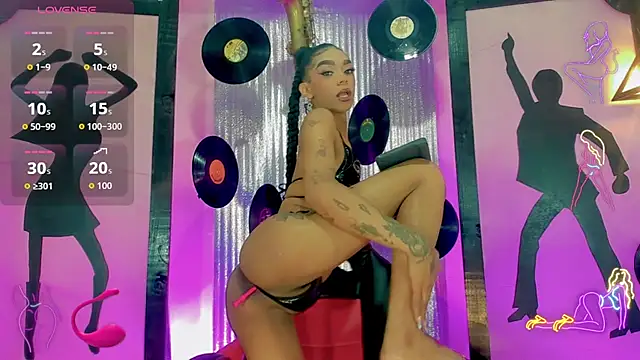 nickyminach  online show from 10/29/25, 07:13