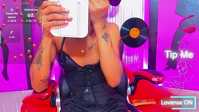 nickyminach  online show from 03/15/26, 09:44