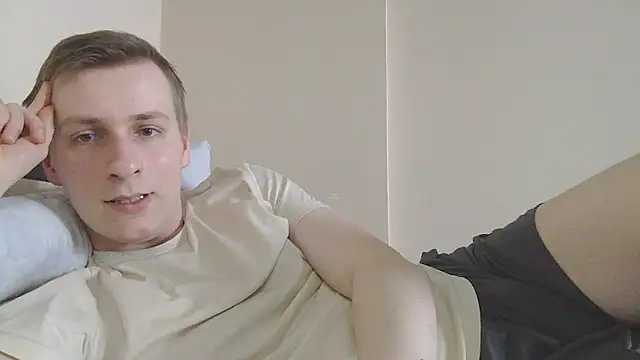 Snapshot of your_andy chatting on 04/11/26, 07:45 your andy online show from 04/11/26, 07:45