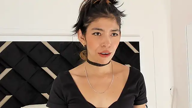 Snapshot of Girl_Cherry chatting on 09/11/25, 11:32 Girl Cherry online show from 09/11/25, 11:32