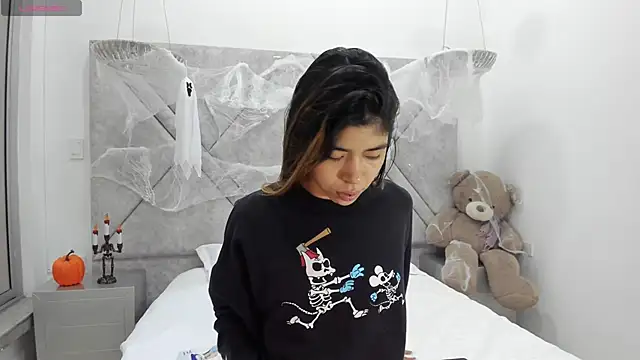Snapshot of Girl_Cherry chatting on 10/04/25, 11:34 Girl Cherry online show from 10/04/25, 11:34