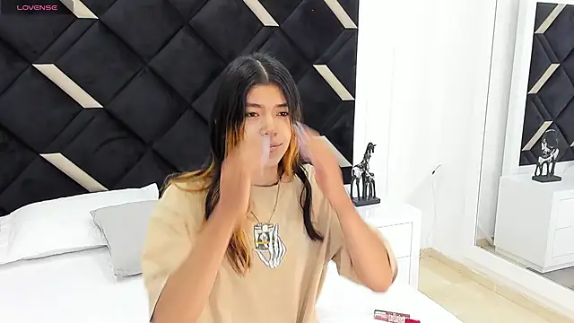 Snapshot of Girl_Cherry chatting on 09/27/25, 11:38 Girl Cherry online show from 09/27/25, 11:38