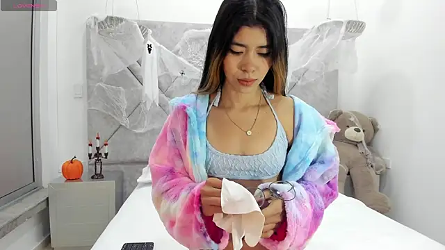 Snapshot of Girl_Cherry chatting on 10/05/25, 11:34 Girl Cherry online show from 10/05/25, 11:34