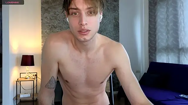 Snapshot of Cryptikov chatting on 11/12/25, 05:11 Cryptikov online show from 11/12/25, 05:11