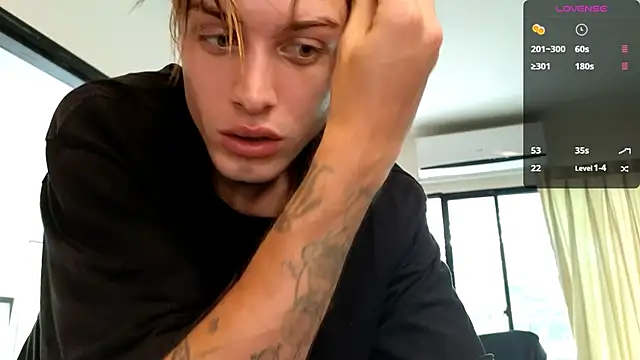 Snapshot of Cryptikov chatting on 11/25/25, 05:41 Cryptikov online show from 11/25/25, 05:41