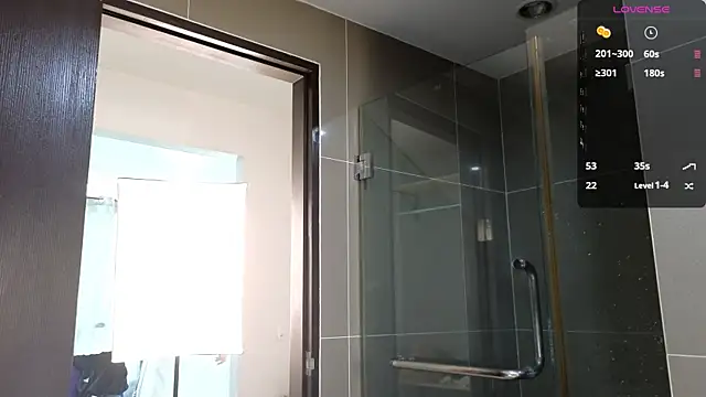 Snapshot of Cryptikov chatting on 11/15/25, 05:00 Cryptikov online show from 11/15/25, 05:00