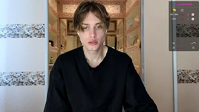 Snapshot of Cryptikov chatting on 10/25/25, 09:08 Cryptikov online show from 10/25/25, 09:08